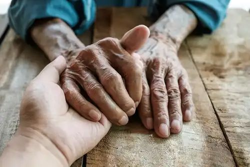 El peso invisible del cuidado: comprendiendo el síndrome del cuidador quemado